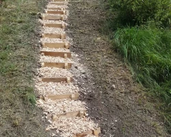 20180829 Treppe Holzweg